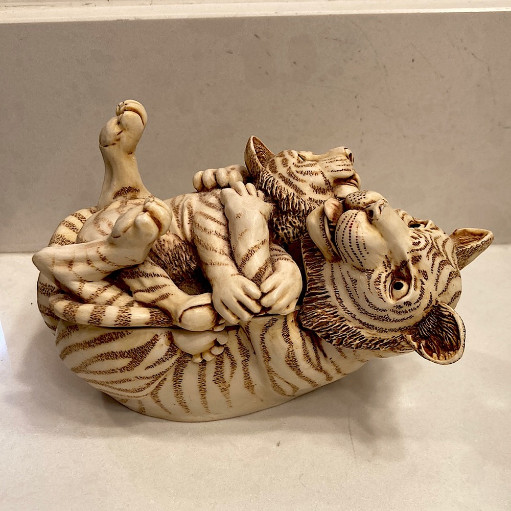 Harmony Kingdom “Pride & Joy” Large Treasure Box